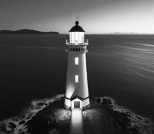 Phare éclairant dans la nuit
